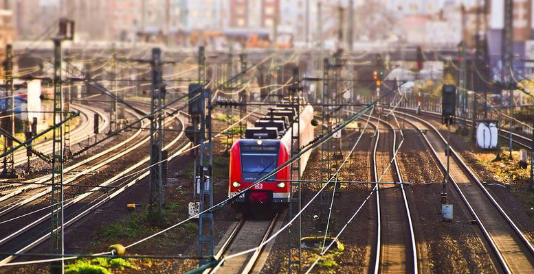 Train sur les rails Vignette