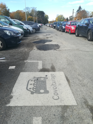 Rebouchage des nids de poule parking de la gare Vignette