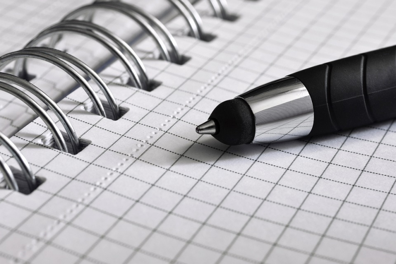 Stylo sur un cahier Vignette