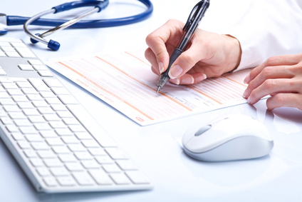 Medecin remplissant une ordonnance Vignette